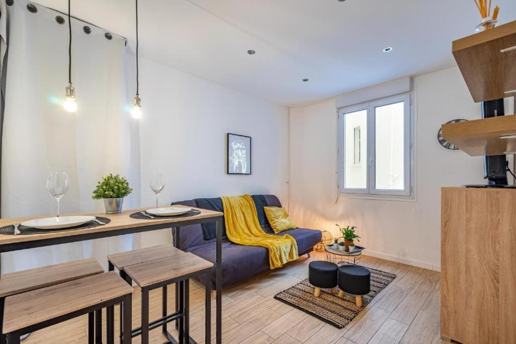 Apartment Equipe Au Bord De La Des Catalans *